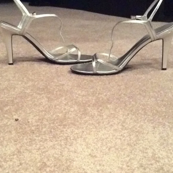 Ralph Lauren silver metallic shoes, sandals, heels open toe, 9m - Picture 2 of 8